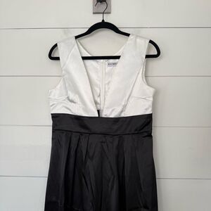 Uozee Women’s Medium White Black Maxj Dress New